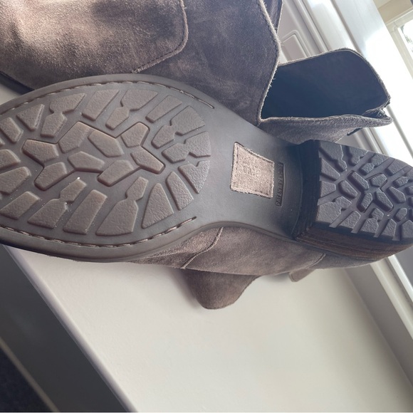 Born Women’s Ankle Boot in Brown Distressed Leather 10M - Picture 5 of 6